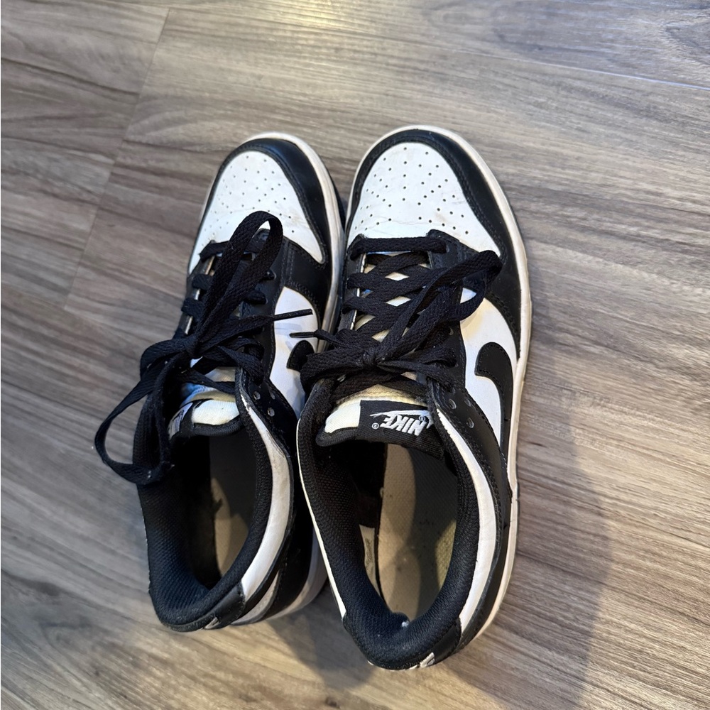 Nike panda dunks size 6.5y pretty worn but still look good
